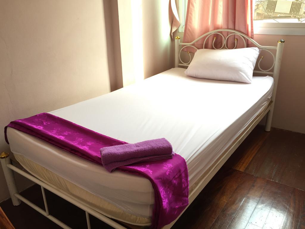 Ricos Honey Place Guesthouse Бангкок Екстер'єр фото