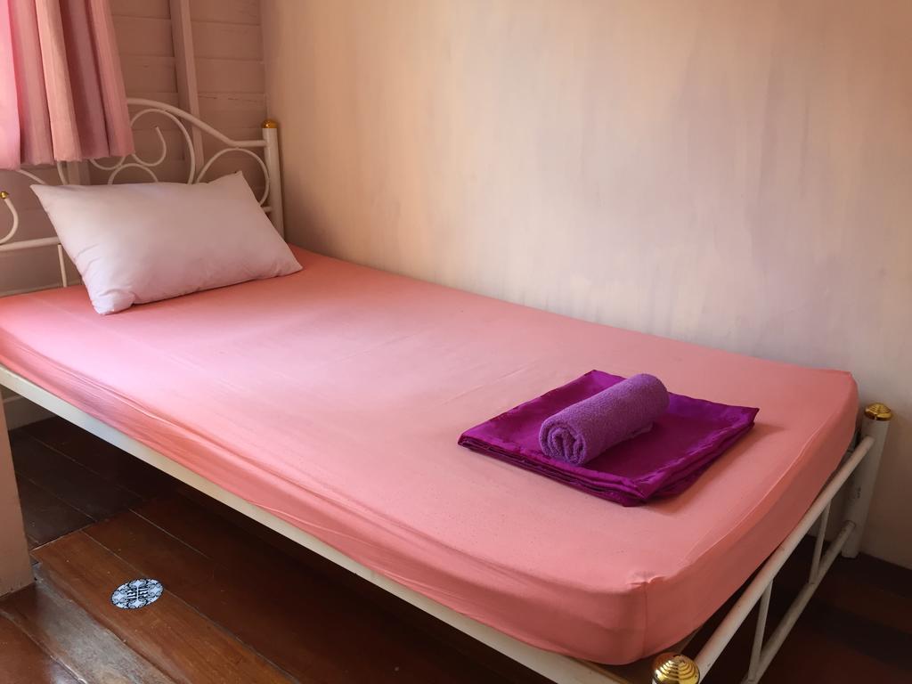 Ricos Honey Place Guesthouse Бангкок Екстер'єр фото