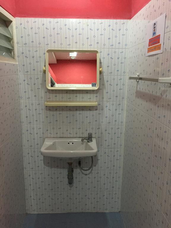 Ricos Honey Place Guesthouse Бангкок Екстер'єр фото