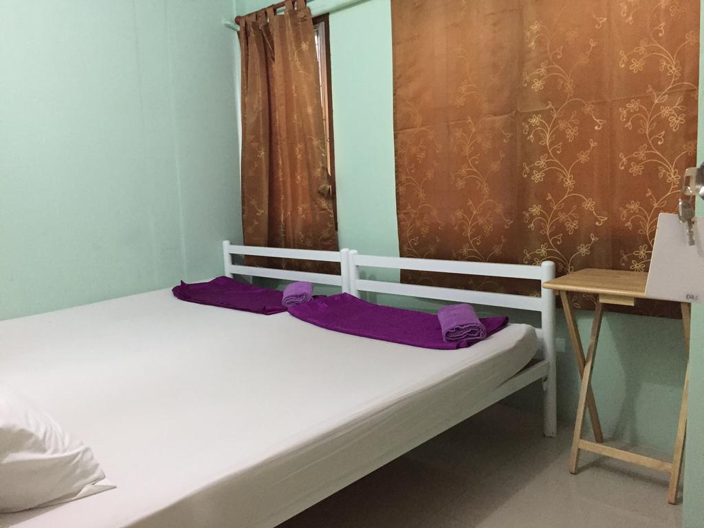 Ricos Honey Place Guesthouse Бангкок Екстер'єр фото